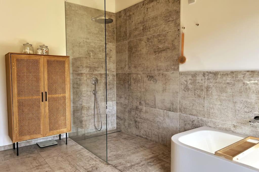 Forest Retreat- Serene 160M2 With Forest Views Wermelskirchen Εξωτερικό φωτογραφία